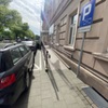 Sikorskiego 9: Do budynku prowadzi podjazd dla wózków inwalidzkich.