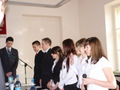 moment ślubowania od prawej młodzi Radni: Rafał Dominiak, Przemysław Piekielny, Karolina Majdańska,Marlena Ługowska, Joannna Bienko,Agnieszka Owczarek