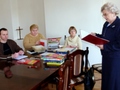 komisja oceniająca prace w trakcie przyznawania nagród