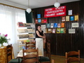 wystawę prezentuje Anna Sworowska pracownik Miejskiej  Biblioteki Publicznej w Złoczewie