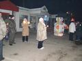 uczestników zabawy wyposazono takze w zimne ognie