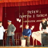 Zespół Teatralny im. Ks. Romana Nierychlewskiego z Brąszewic zaprezentował pantomimę Golas amerykański wywołując na widowni salwy smiechu